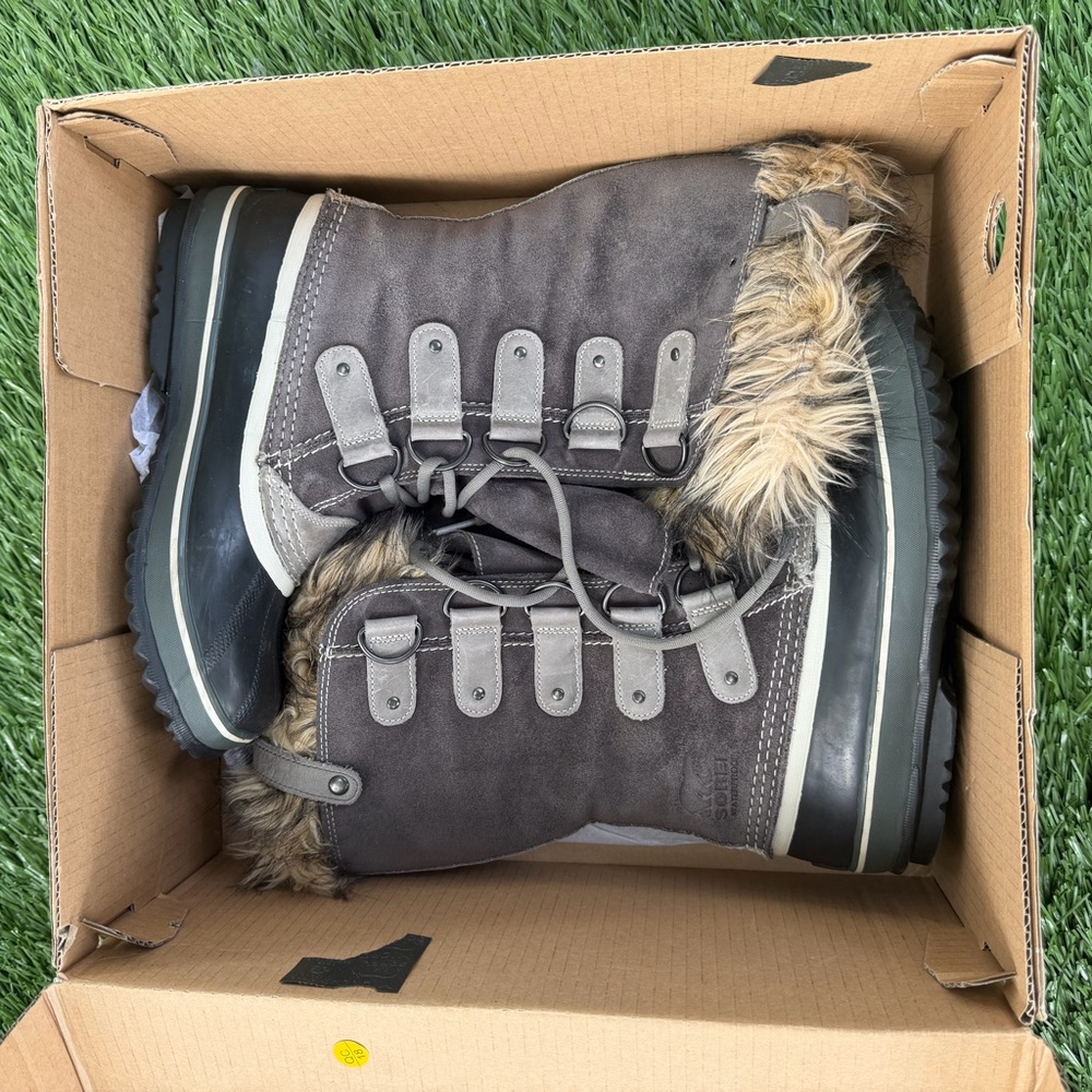 Sorel Joan of Arctic Winter Boots size 9